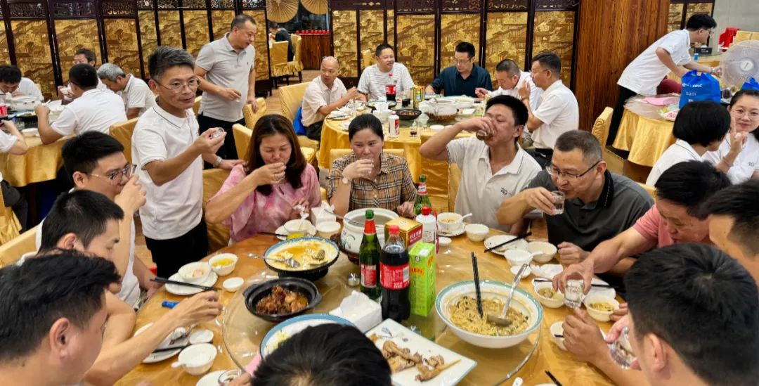 筑梦灯火万家,同庆盛世中华——张工智控集团中秋国庆双节主题晚会圆满落幕插图6 筑梦灯火万家,同庆盛世中华——张工智控集团中秋国庆双节主题晚会圆满落幕插图6